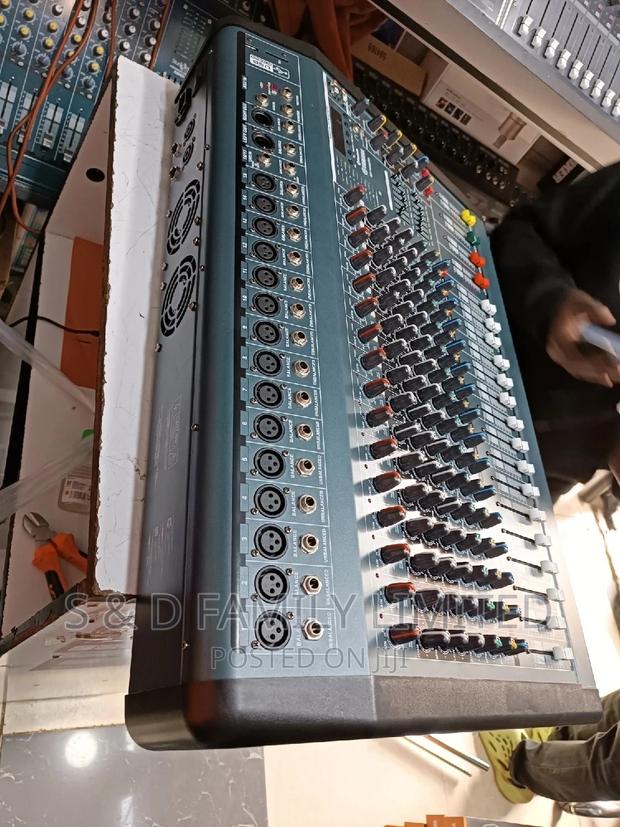 Yamaha 16 Channels 1600USB Powered Mixer - thumbnail 4