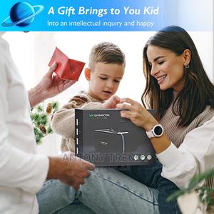 Virtual Reality Headset With Bluetooth Controller - main view