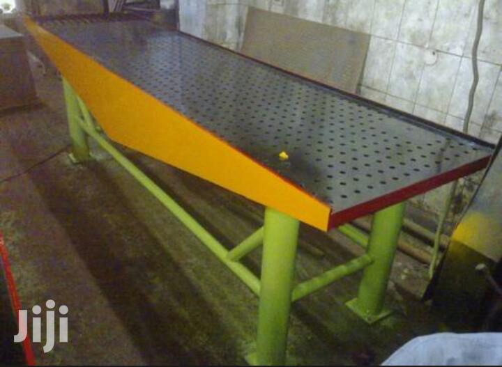 Cabro Vibrating Table
