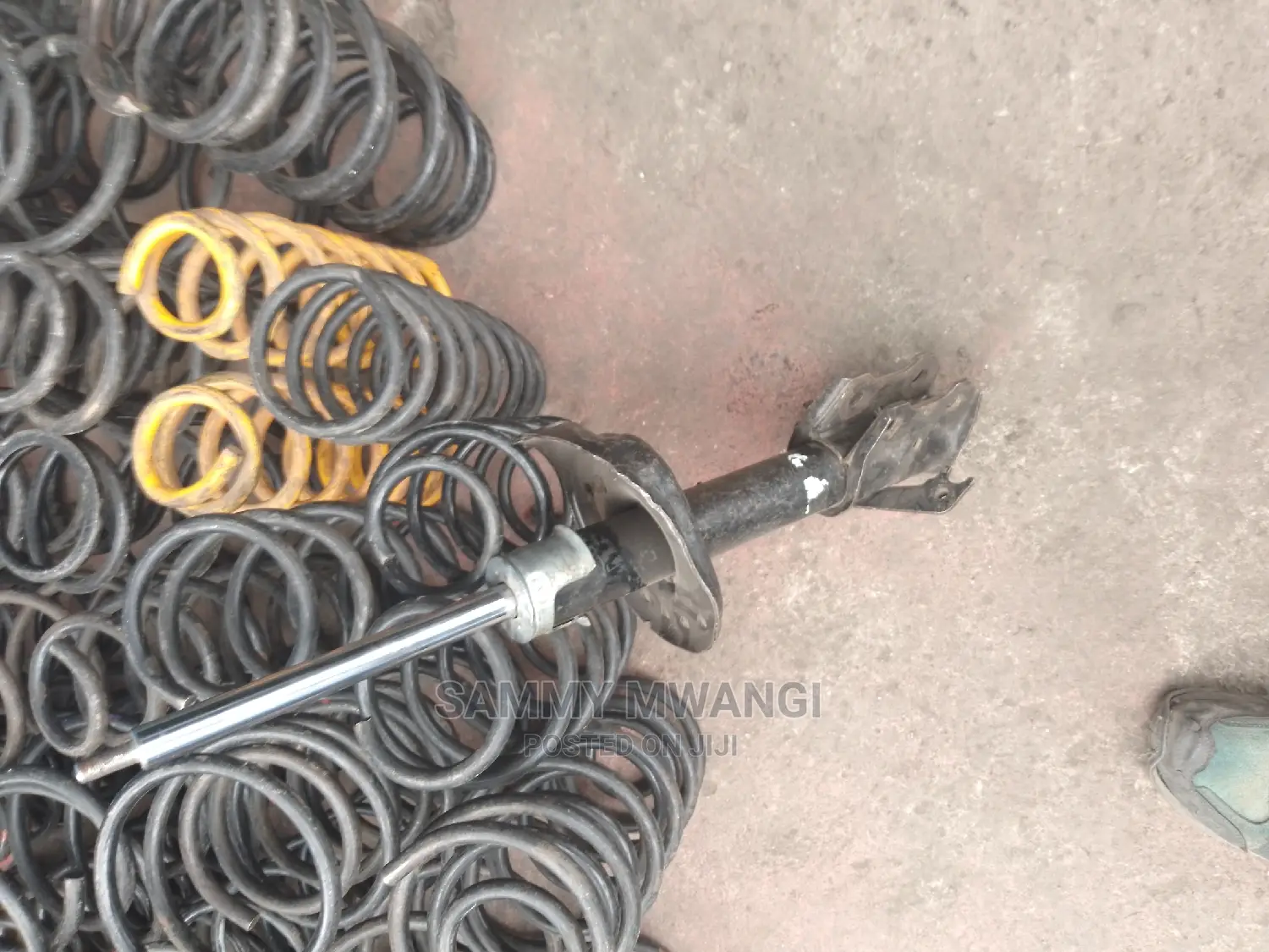 Honda CRV RVR Front Shocks