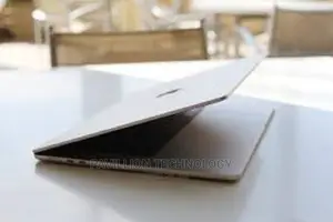 New Laptop Apple MacBook Pro M1 8GB Apple M2 Ultra SSD 512GB
