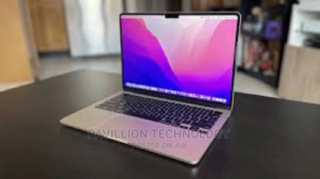 New Laptop Apple MacBook Pro M1 8GB Apple M2 Ultra SSD 512GB