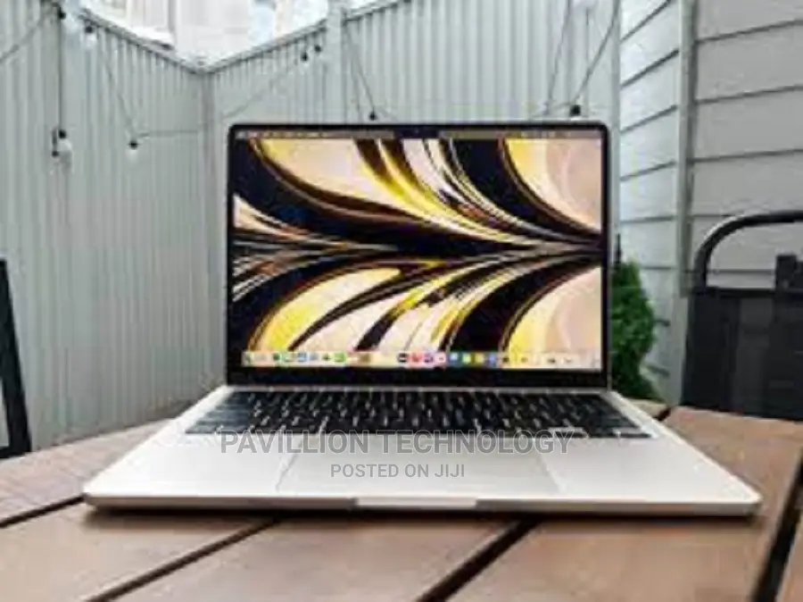 New Laptop Apple MacBook Pro M1 8GB Apple M2 Ultra SSD 512GB