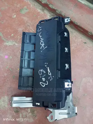 Harrier Hybrid Knee Airbag