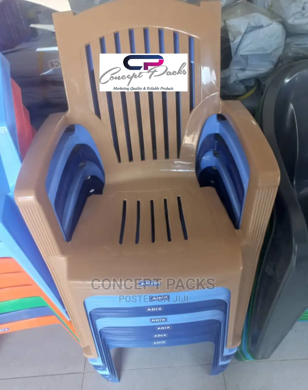C044 Long Arm Plssti Chair.