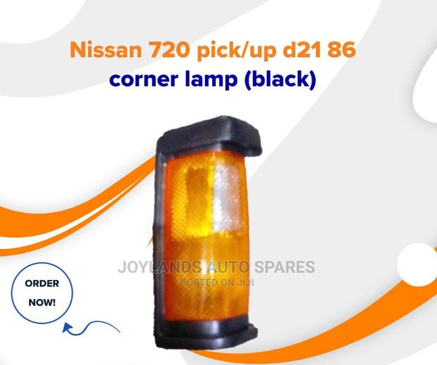 Nissan 72p Pick Up/D21 86 Corner Lamp