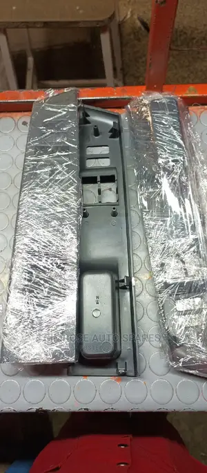 Toyota Vitz/Jewela Main Door Switch Cover/Panel.