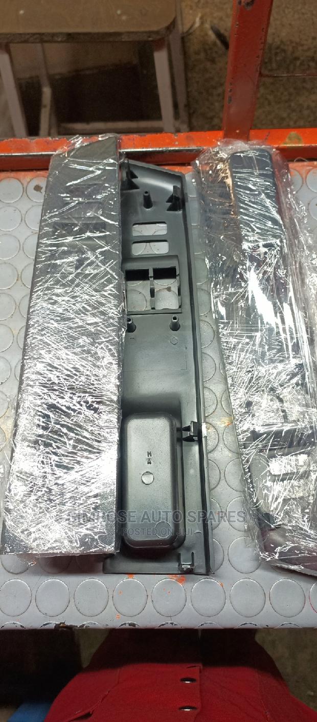Toyota Vitz/Jewela Main Door Switch Cover/Panel.
