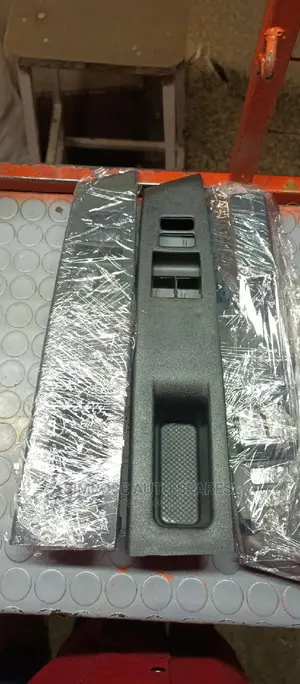 Toyota Vitz/Jewela Main Door Switch Cover/Panel.