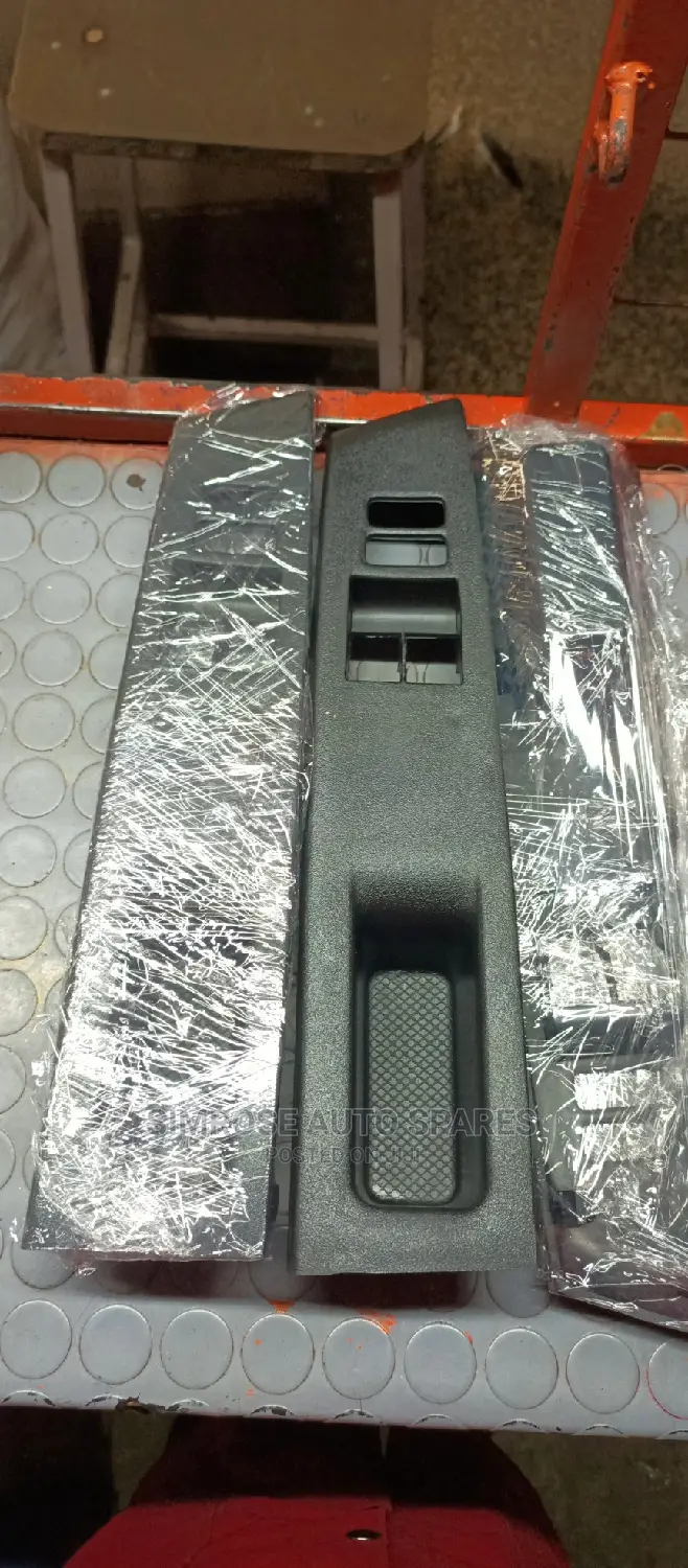 Toyota Vitz/Jewela Main Door Switch Cover/Panel.