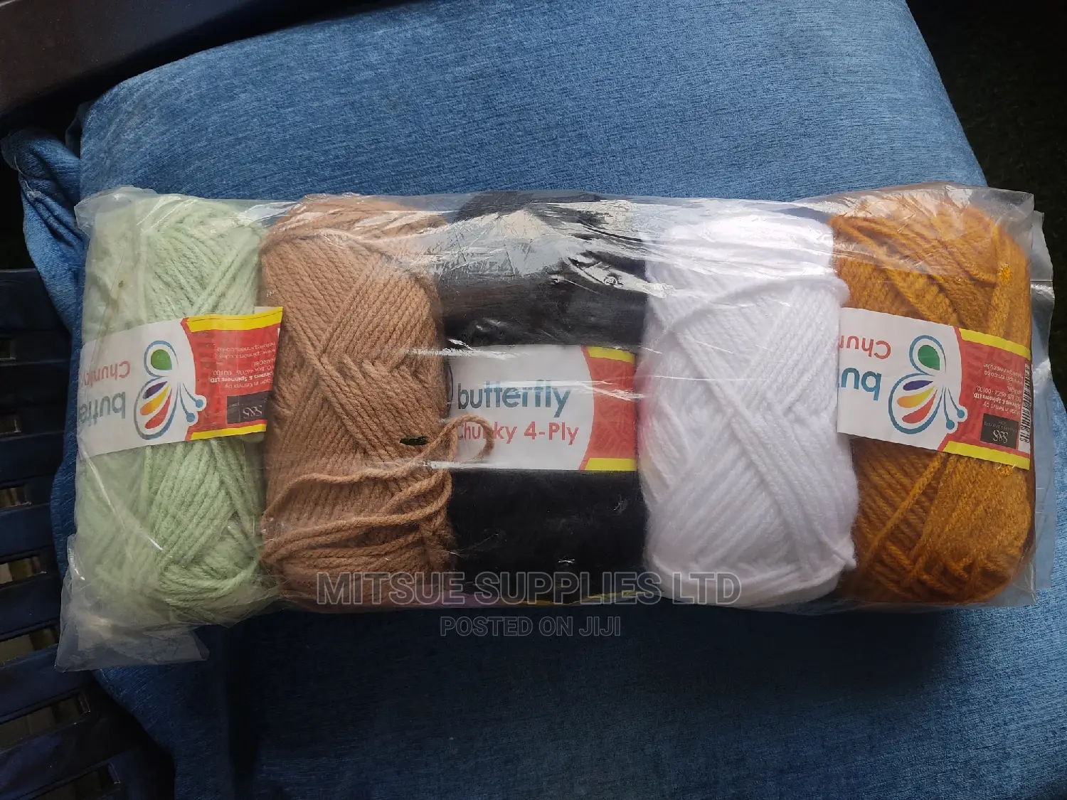 A Packet of 5 Chunky Yarns Mixed Colour With Hook CBC