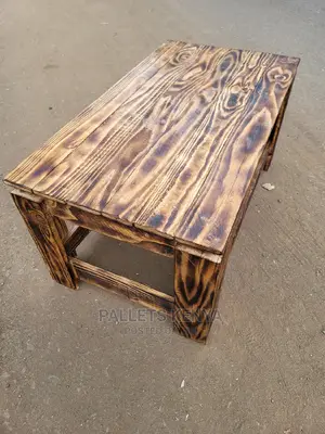 Wood Pallet Table- Fiz