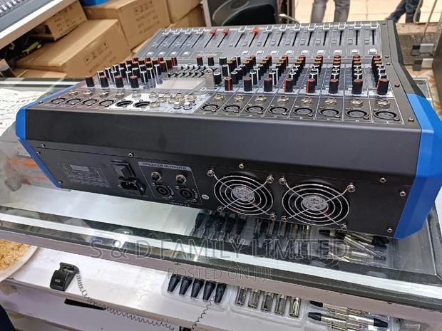 Mackie 12 Channels Powered Mixer With Groupings - thumbnail 2