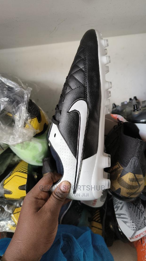 Nike Tiempo - main view