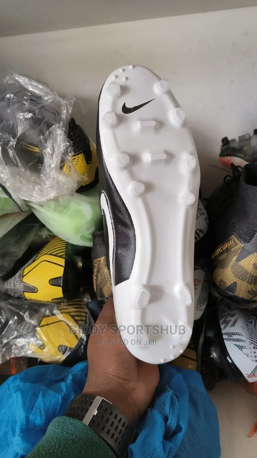 Nike Tiempo