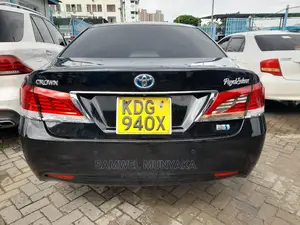 2015 Toyota Crown Majesta 2.5 AWD Hybrid - Platinum Black