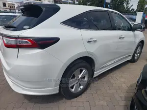 Toyota Harrier 2.0 4WD 2017 Pearl