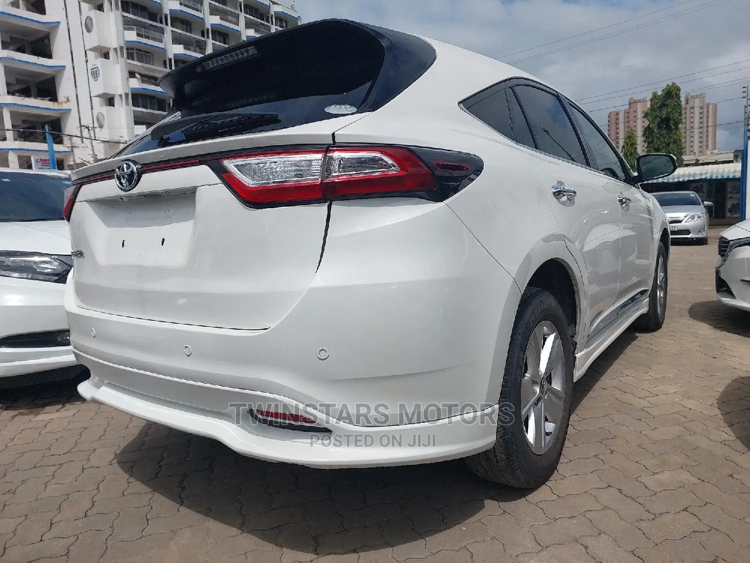 Toyota Harrier 2.0 4WD 2017 Pearl