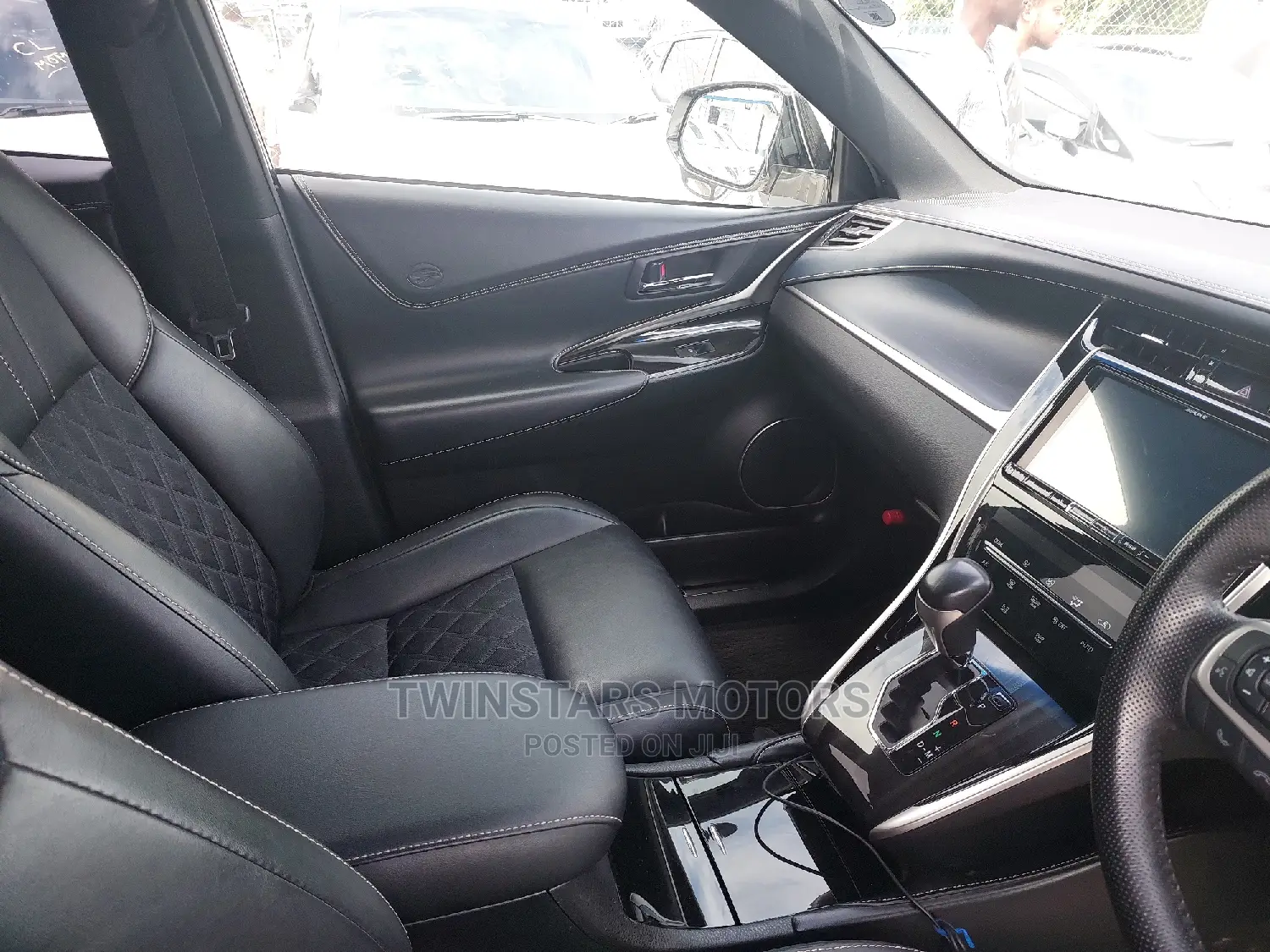 Toyota Harrier 2.0 4WD 2017 Pearl