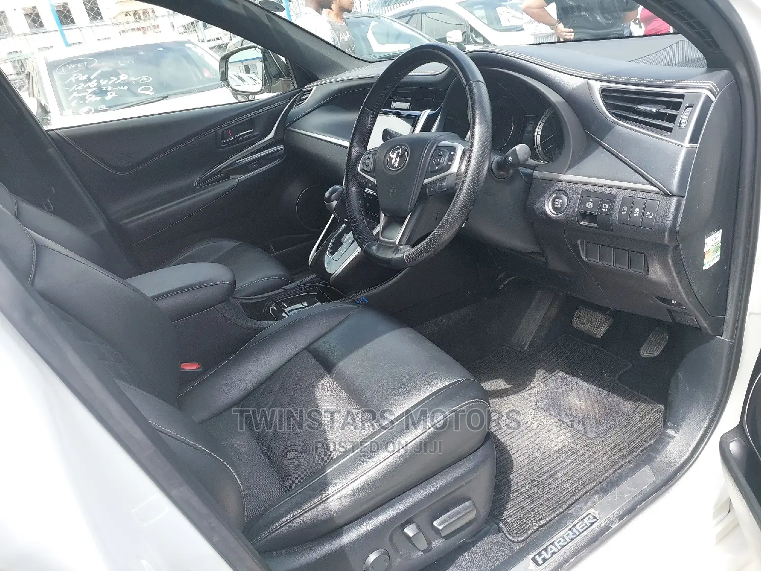 Toyota Harrier 2.0 4WD 2017 Pearl