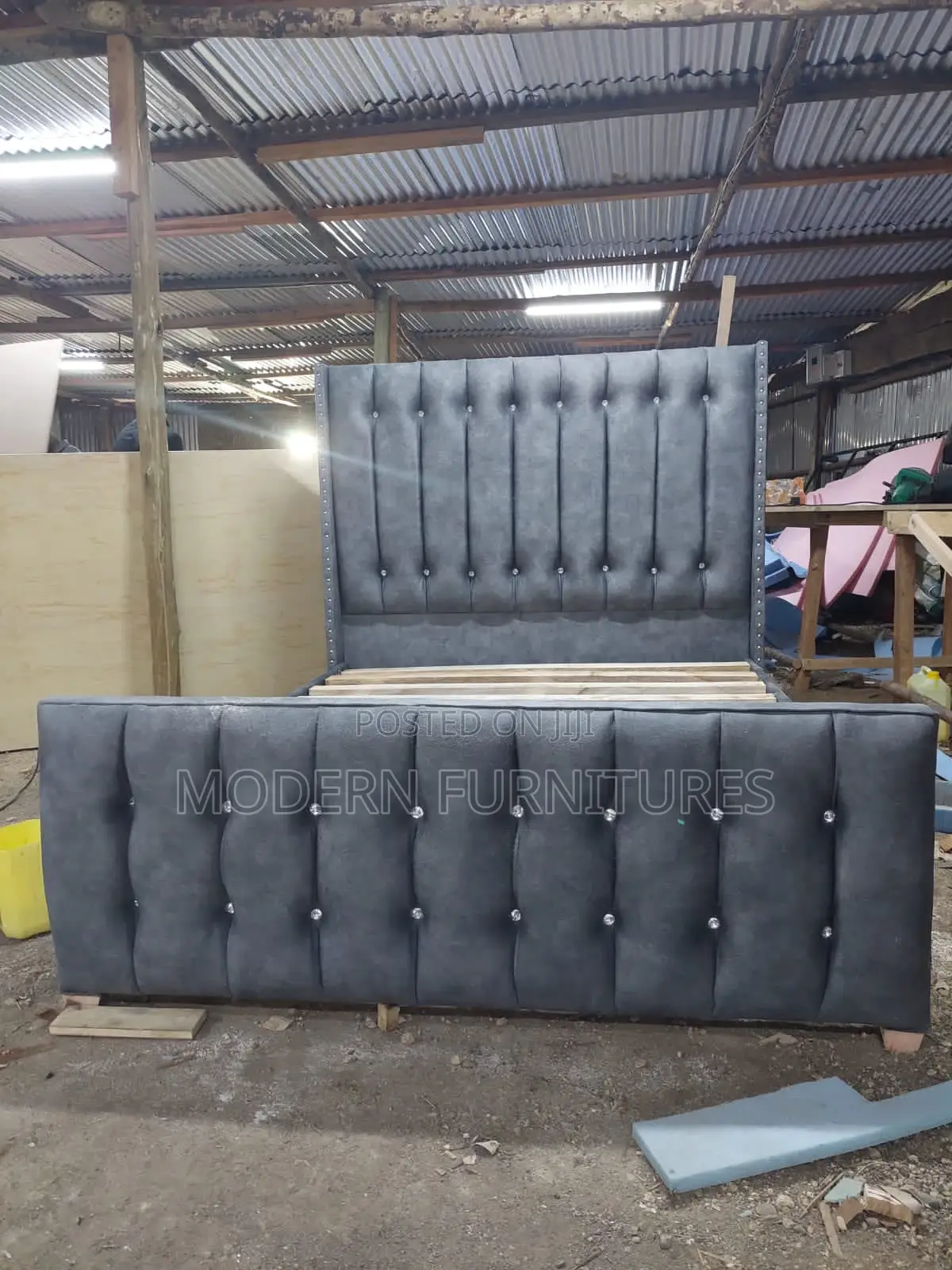 5/6 Tufted Bed