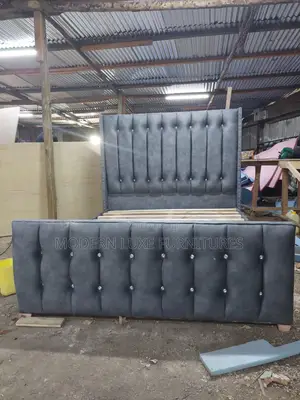 5/6 Tufted Bed