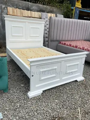 White Wooden 4/6 Bed