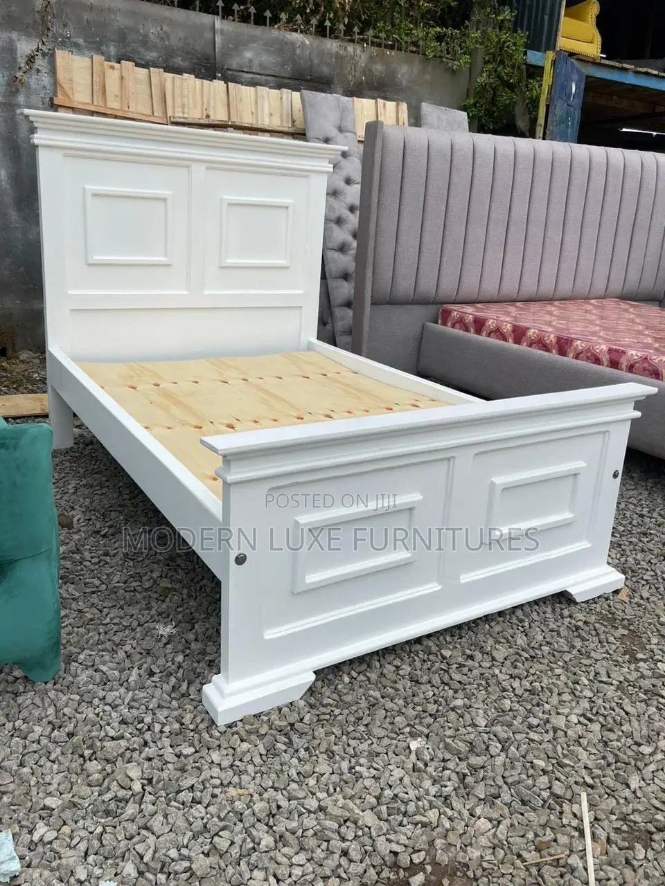 White Wooden 4/6 Bed