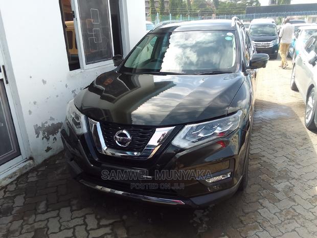 Nissan X-Trail 2018 Green - thumbnail 2