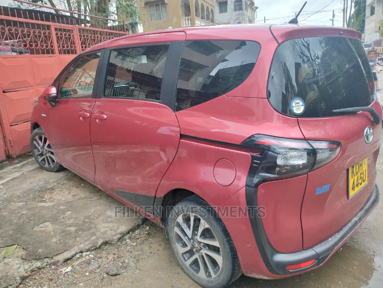 Toyota Sienta 1.5 FWD 2014 Red