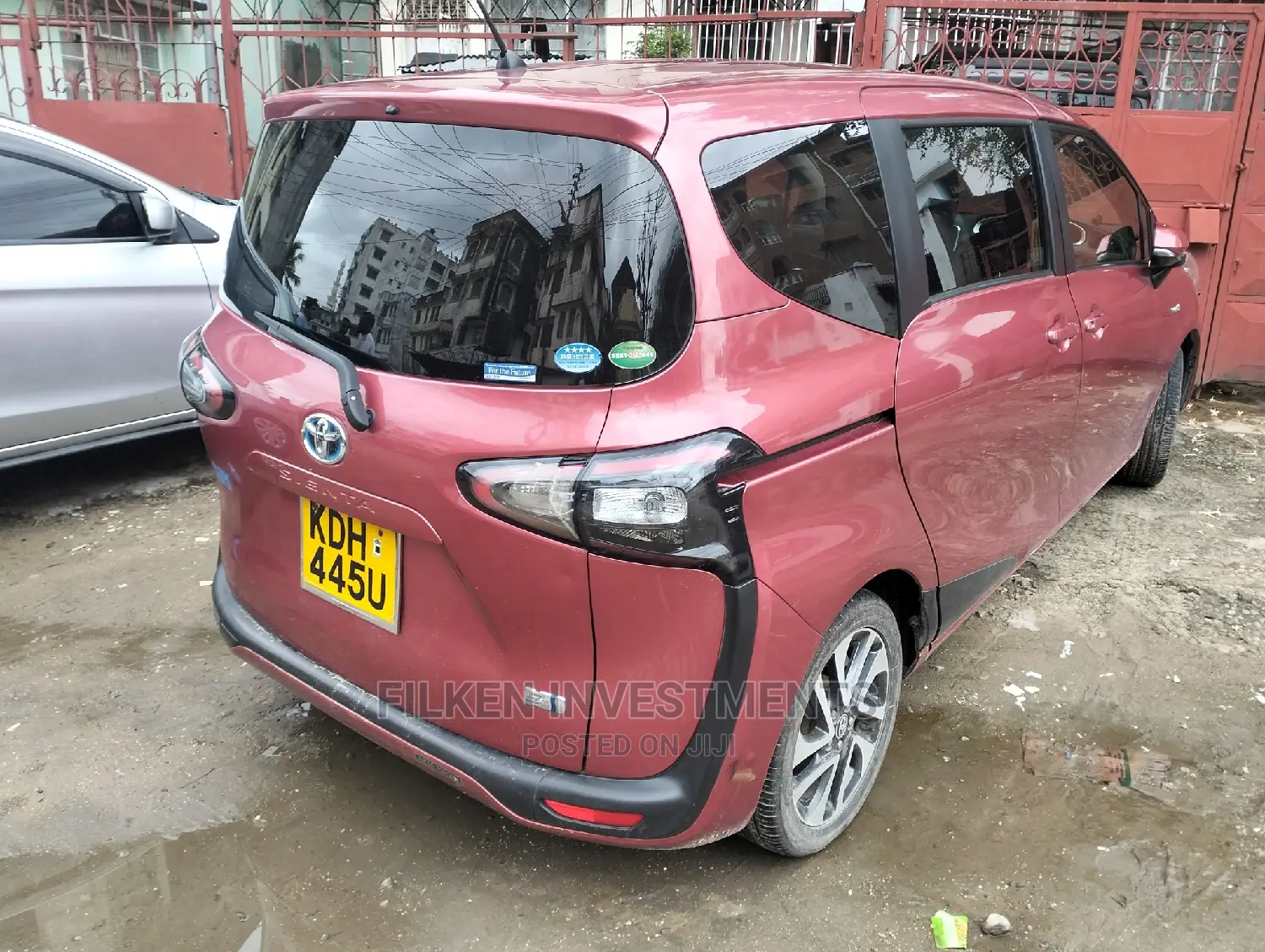Toyota Sienta 1.5 FWD 2014 Red