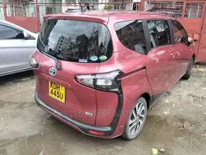 Toyota Sienta 1.5 FWD 2014 Red