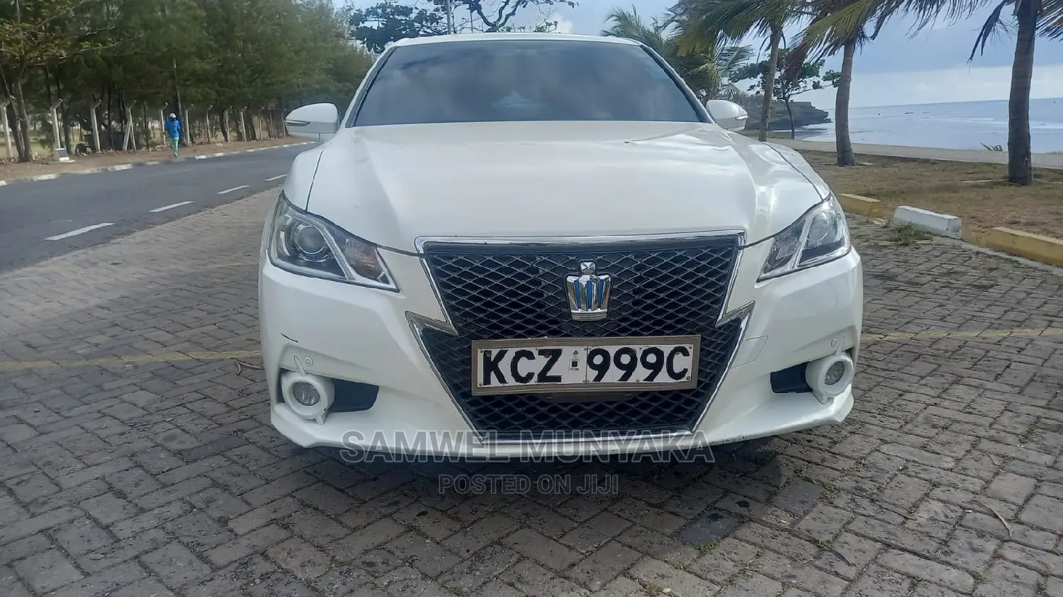 Toyota Crown 2014 White