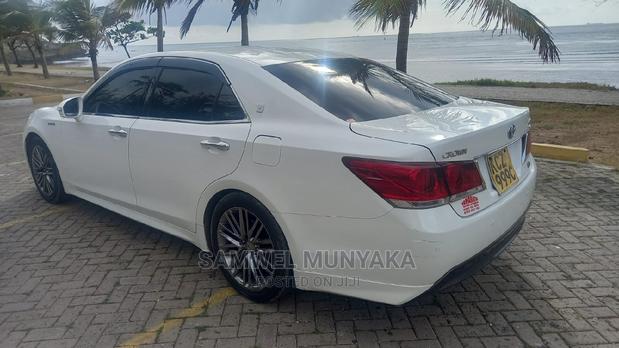 Toyota Crown 2014 White - thumbnail 4