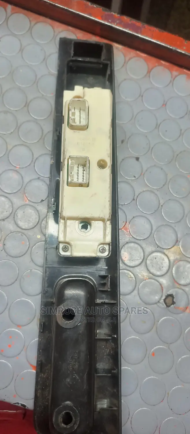 Dmax Old Model Main Door Switch.