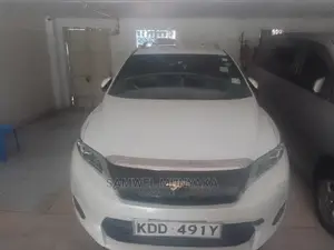 Toyota Harrier 2.0 4WD 2014 White