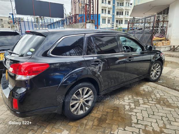 Subaru Outback 2.5i Limited 2013 Black - thumbnail 2