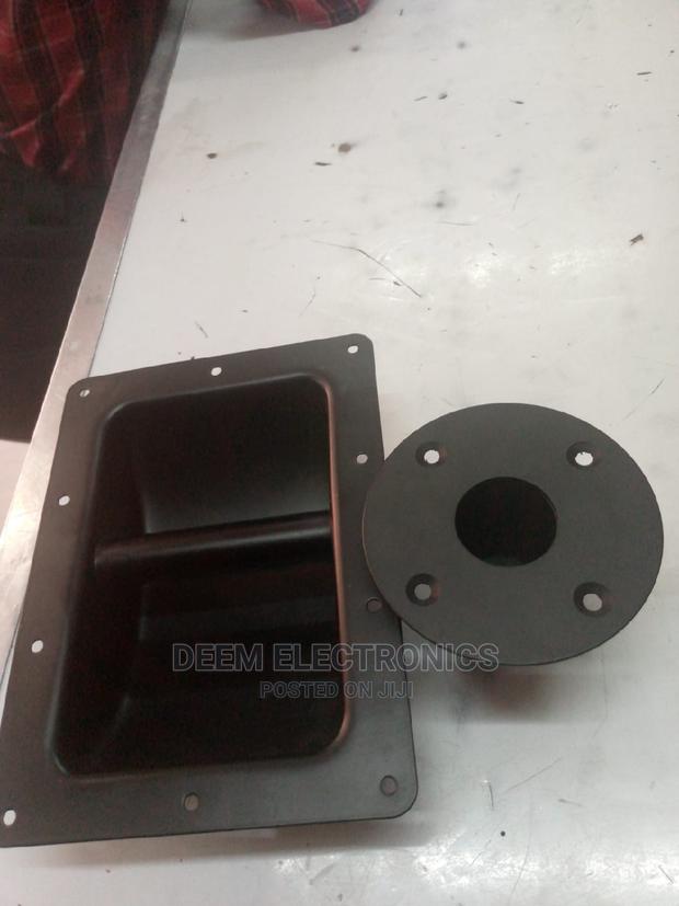 Metallic Speaker Handle and Speaker Port