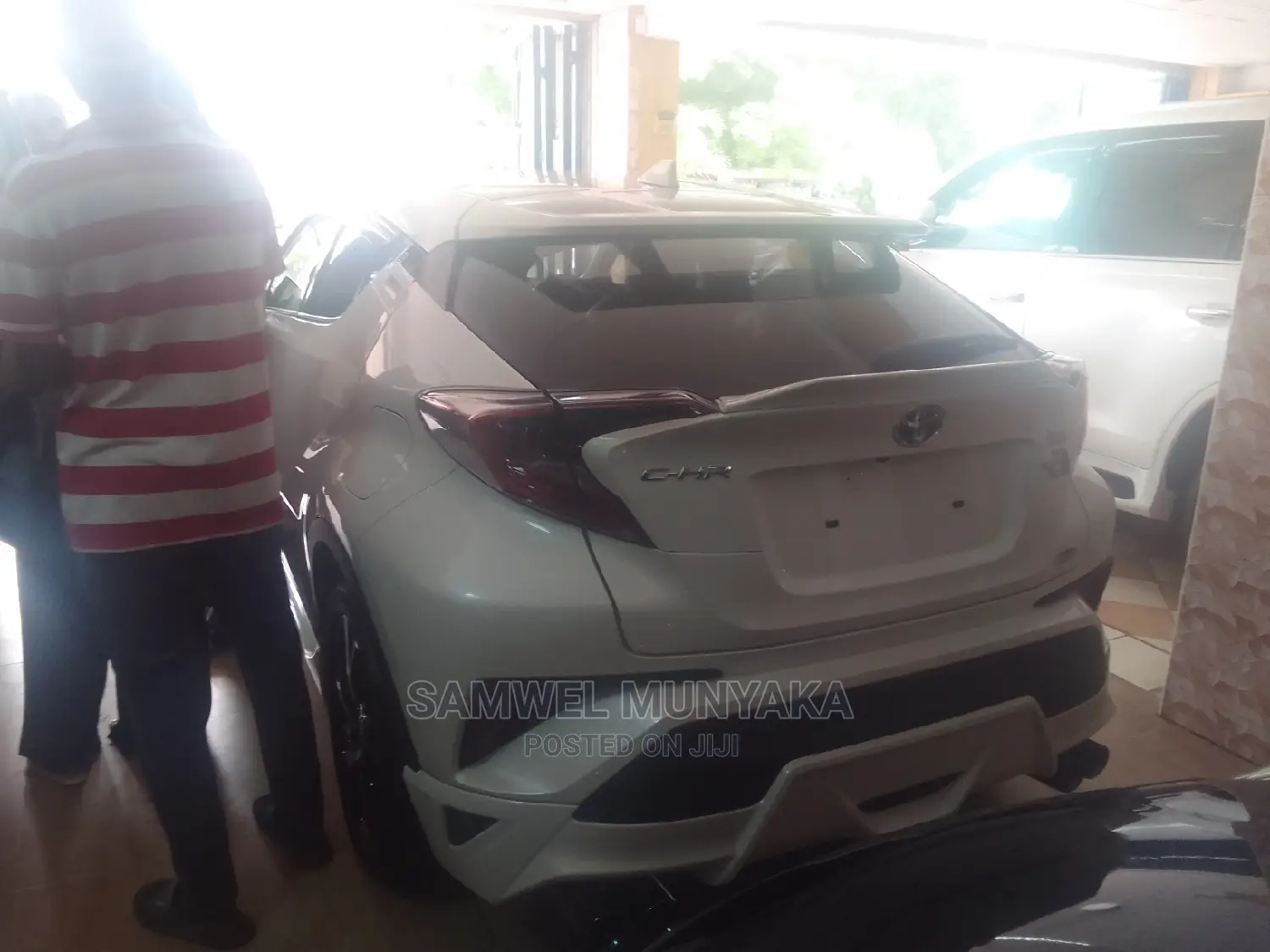 Toyota C-HR XLE FWD Sport Utility (2.0L 4cyl 2AM) 2018 White