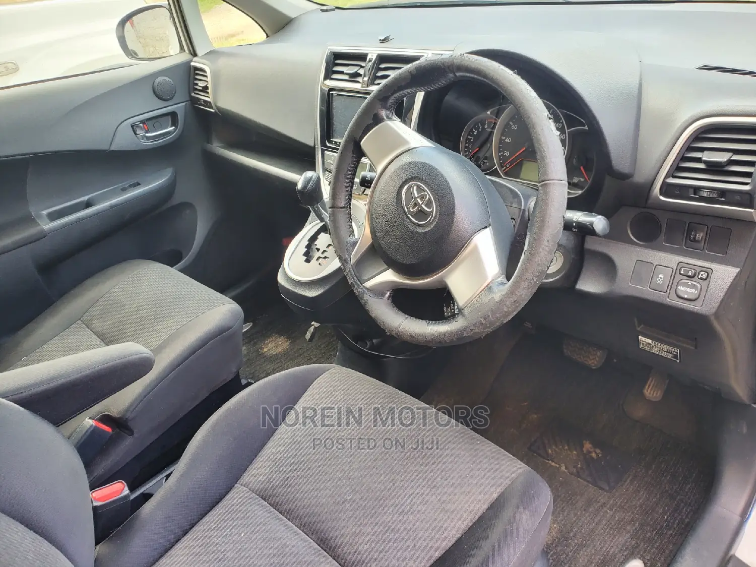 Toyota Ractis 2015 Pearl