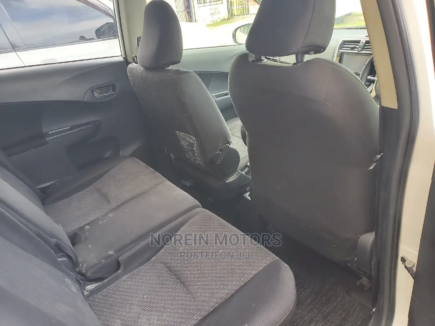 Toyota Ractis 2015 Pearl