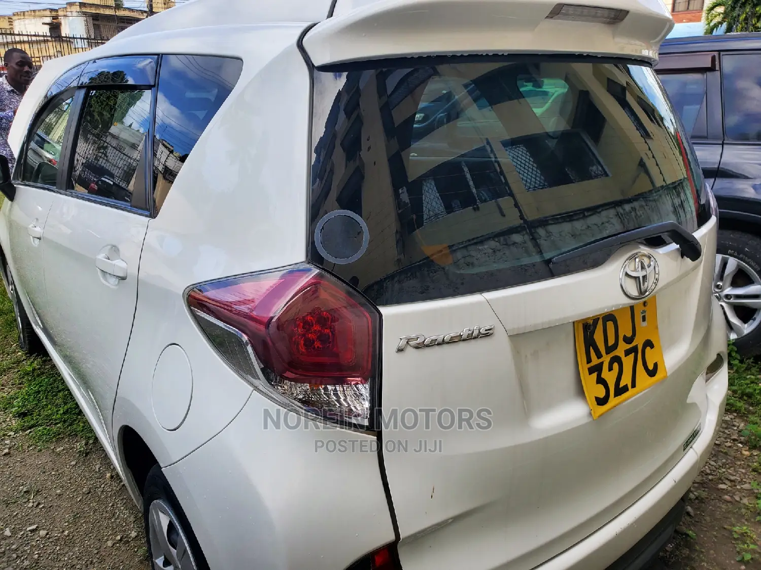 Toyota Ractis 2015 Pearl