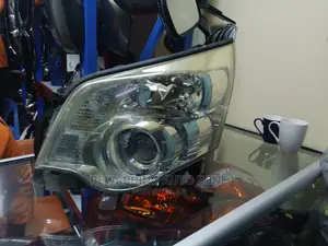 Noah 2012 Headlight Xenon.