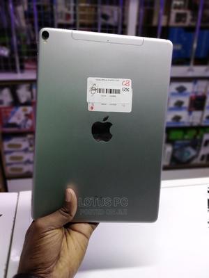 Apple iPad Pro 256 GB Gray - main view