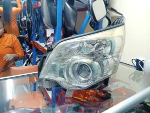 Noah 2012 Headlight Xenon.