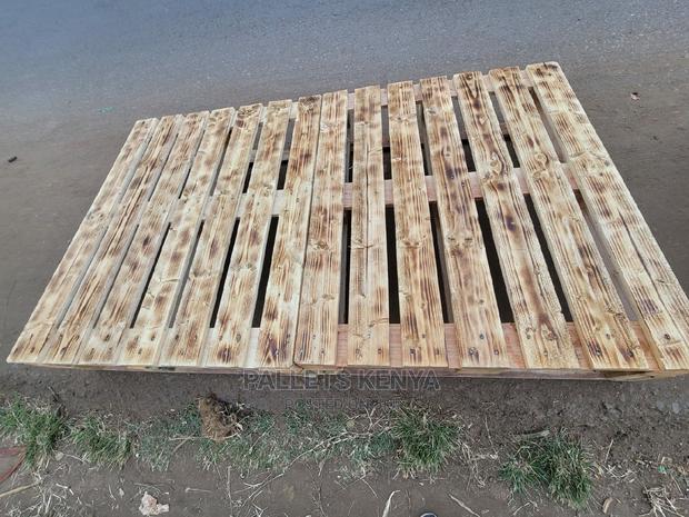 Pallet Bed- 4*6 Detachable.