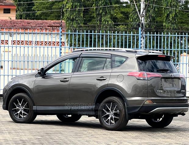 Toyota RAV4 2017 Brown - thumbnail 6