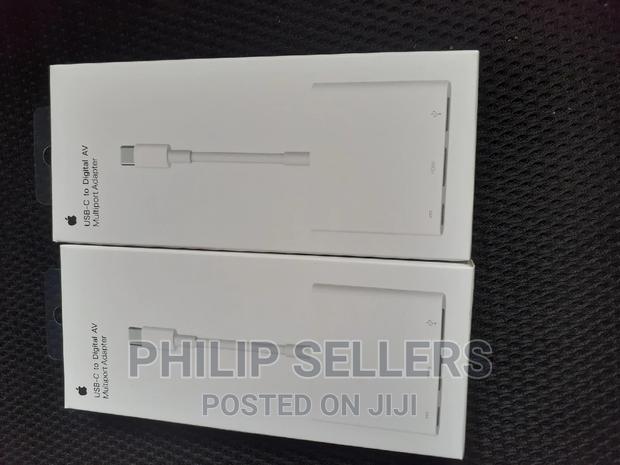 Apple Thunderbolt 3 (USB-C) to Thunderbolt 2