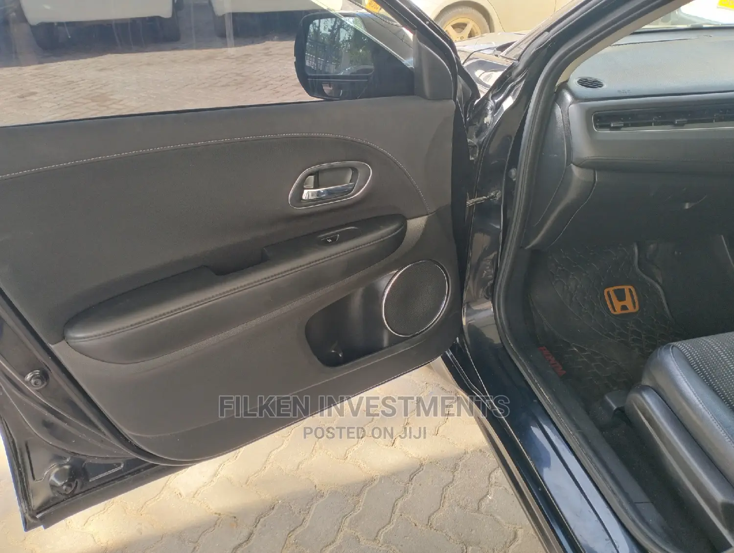 Honda Vezel 1.5 Hybrid 2WD 2015 Black