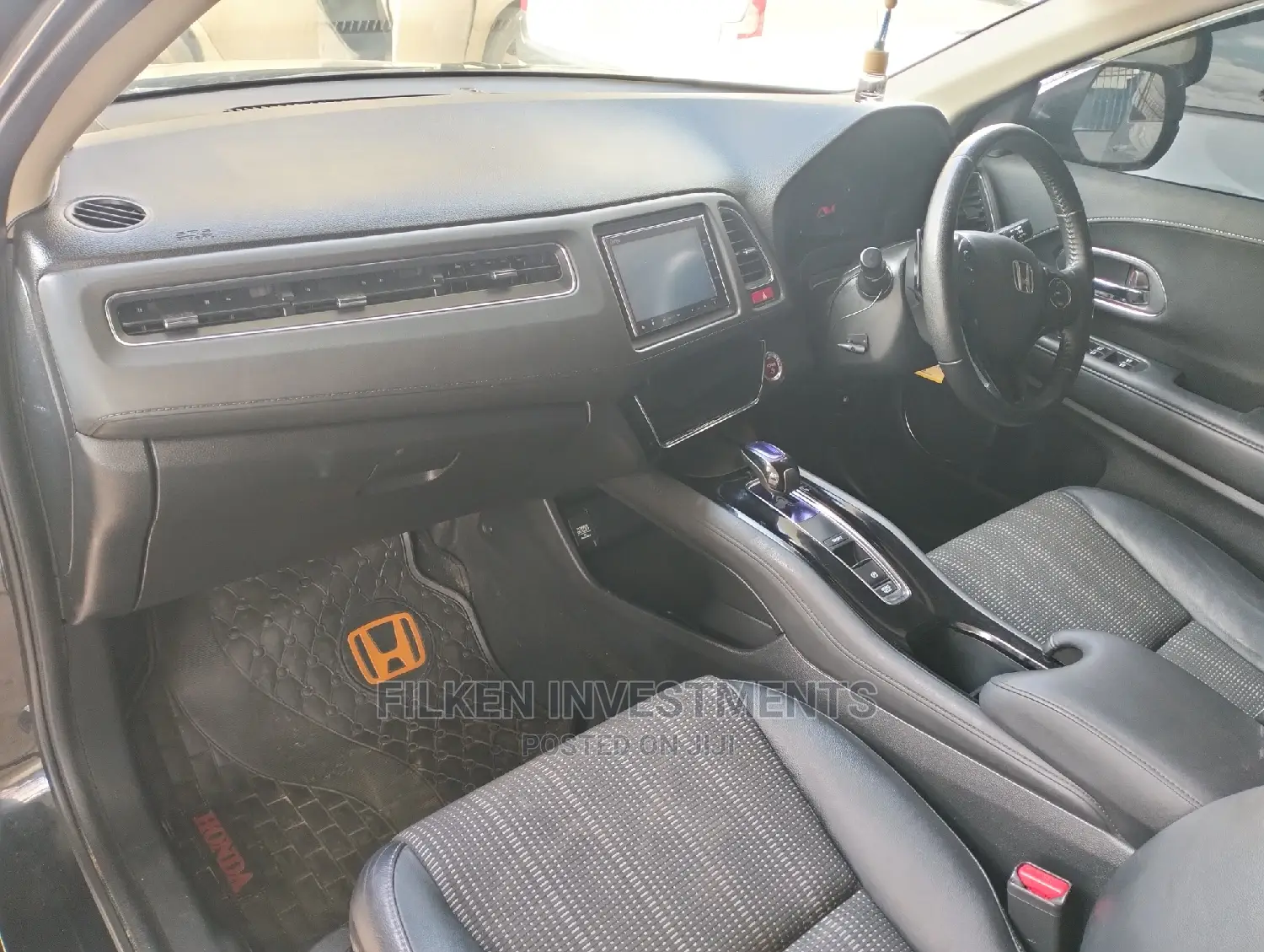 Honda Vezel 1.5 Hybrid 2WD 2015 Black
